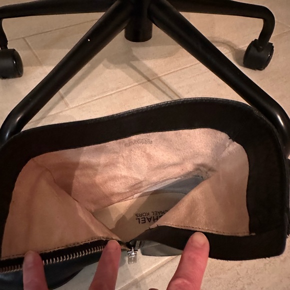 Michael Kors above the ankle boots - Picture 3 of 9